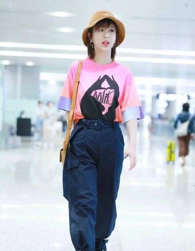 成一位|杨紫觉得裤子太普通,在裤腿上打了个结,显腿长的效果太明显