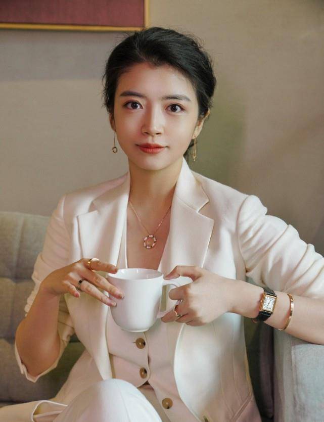 手表|女人一旦没有163,瞧她,三木这些“高级感”穿搭,显高很优雅