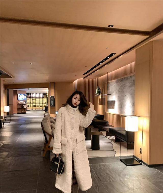黑色|女人冬天时不时髦，关键看有没有这3款外套，时髦显气质，超百搭