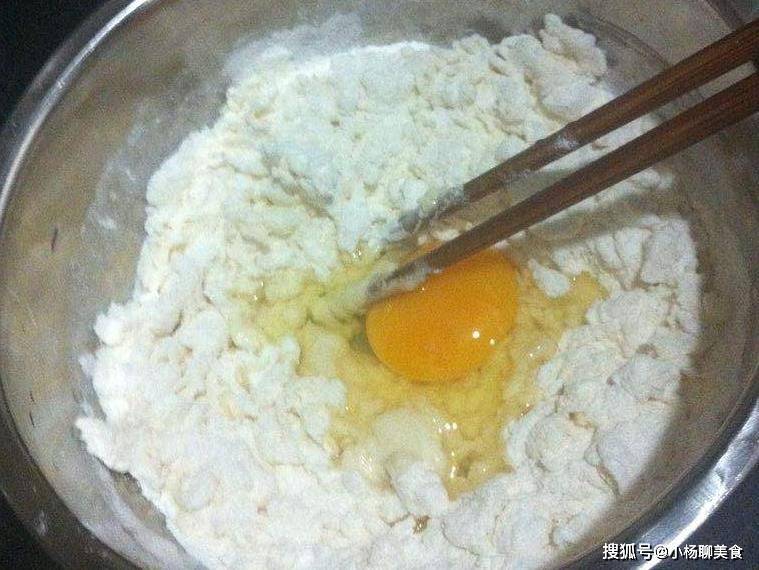 做法|早餐油条自己做,早起10分钟,就能炸一锅,根根空心,还酥脆