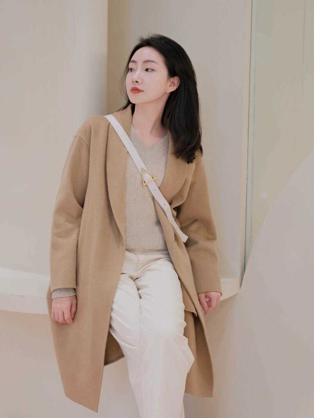 天气|秋冬如何穿出高级感？大衣搭配烟管裤保暖舒适，气场全开还时髦