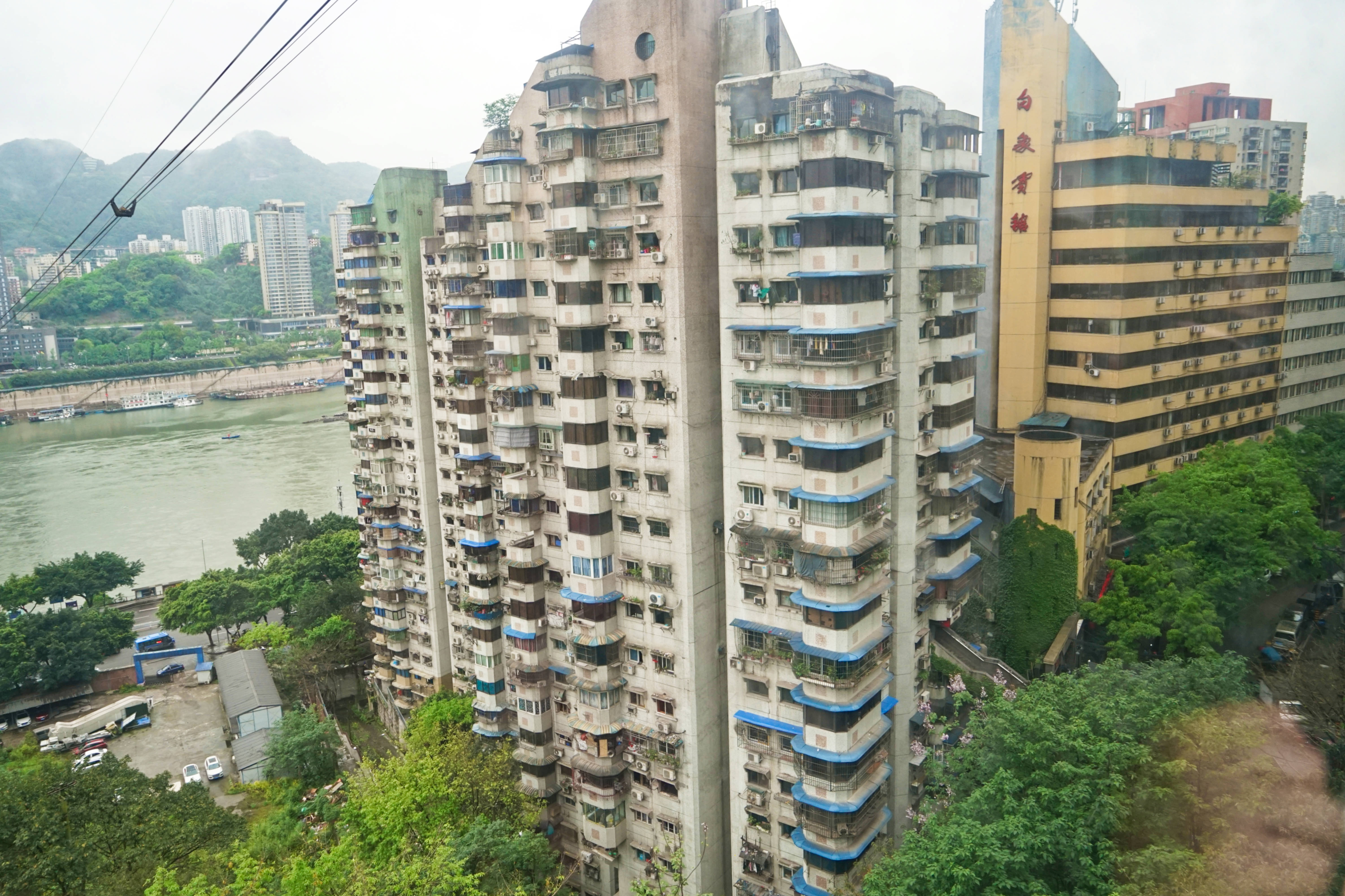 重庆最经典的6座老楼，适合看长江索道，沧桑残破却成免费景点