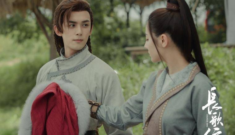 张彬彬|眼馋司藤CP大火，视后主动营业吓坏男艺人，她连最后的体面都没了