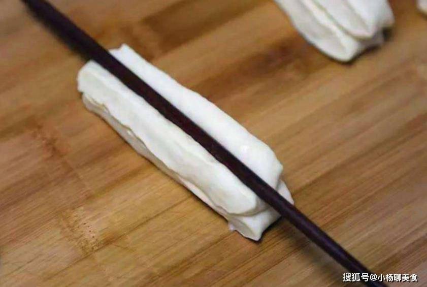 做法|早餐油条自己做,早起10分钟,就能炸一锅,根根空心,还酥脆