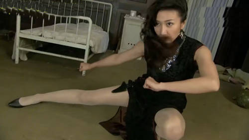 影视剧|谍战剧中穿着旗袍的女星,为了作品的收视率,她们也无奈听从导演的安排