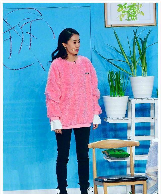 黑色|张小斐早春私服真好看，风衣+阔腿裤、毛衣+马丁靴，早春穿时髦