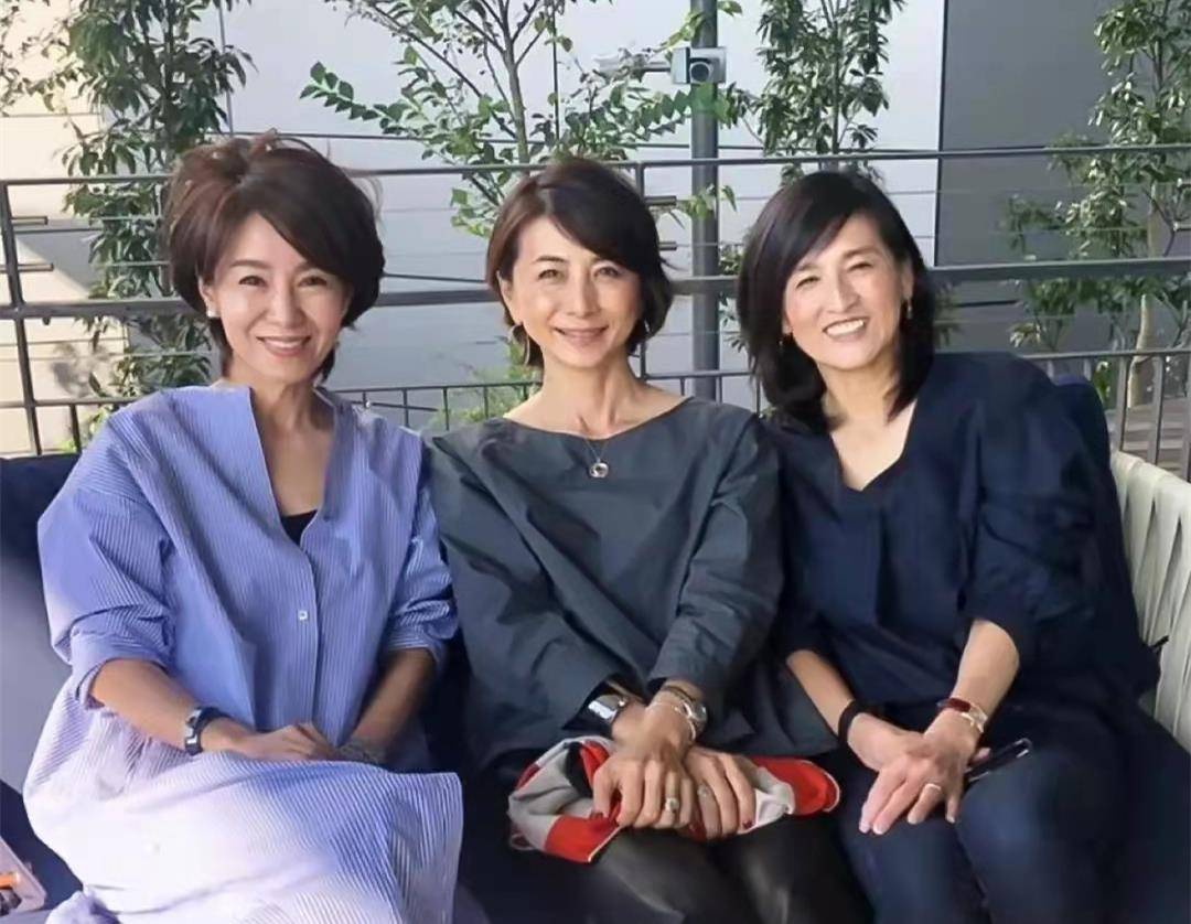 发型|五六十岁的女人，过年烫发建议选这三款发型，时髦减龄又好打理