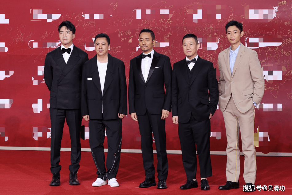 狙击手|易烊千玺主演的《长津湖》预售票房太高，《铁道英雄》撤出国庆档