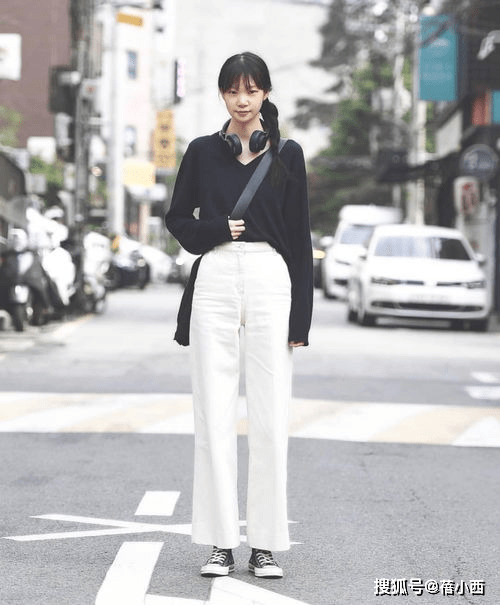 能够帮助|别穿大一号了，今年流行“上短下长”法则，轻松打造逆天大长腿！