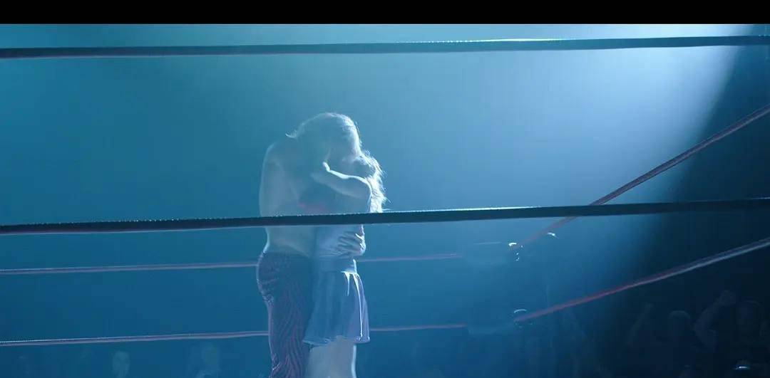 兄弟|绿箭侠转型摔角手，上演激情四射的兄弟对决！