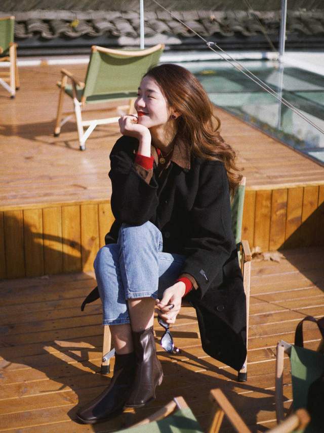 黑色|今年秋天，大衣怎么选才好看？黑白灰不挑人，大地色显高级