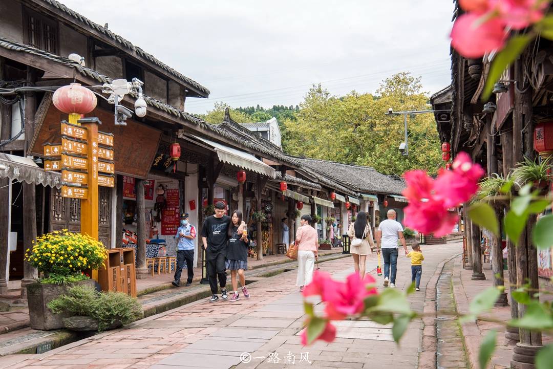 游客|成都千年客家古镇，贵为4A景区却免费开放，本地人比外地游客多