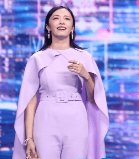 裙子|女星中秋晚会造型：关晓彤腰细，景甜贵气，张小斐大气，阿娇胖了