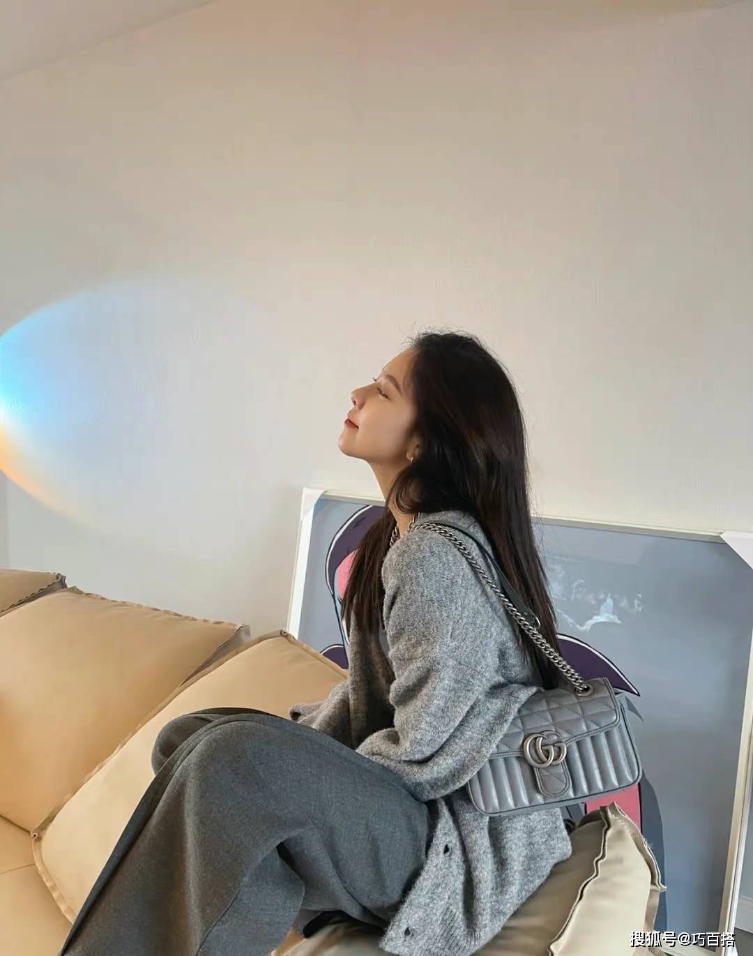 设计|宋妍霏好会穿！私服造型简单舒适，干干净净适合秋季
