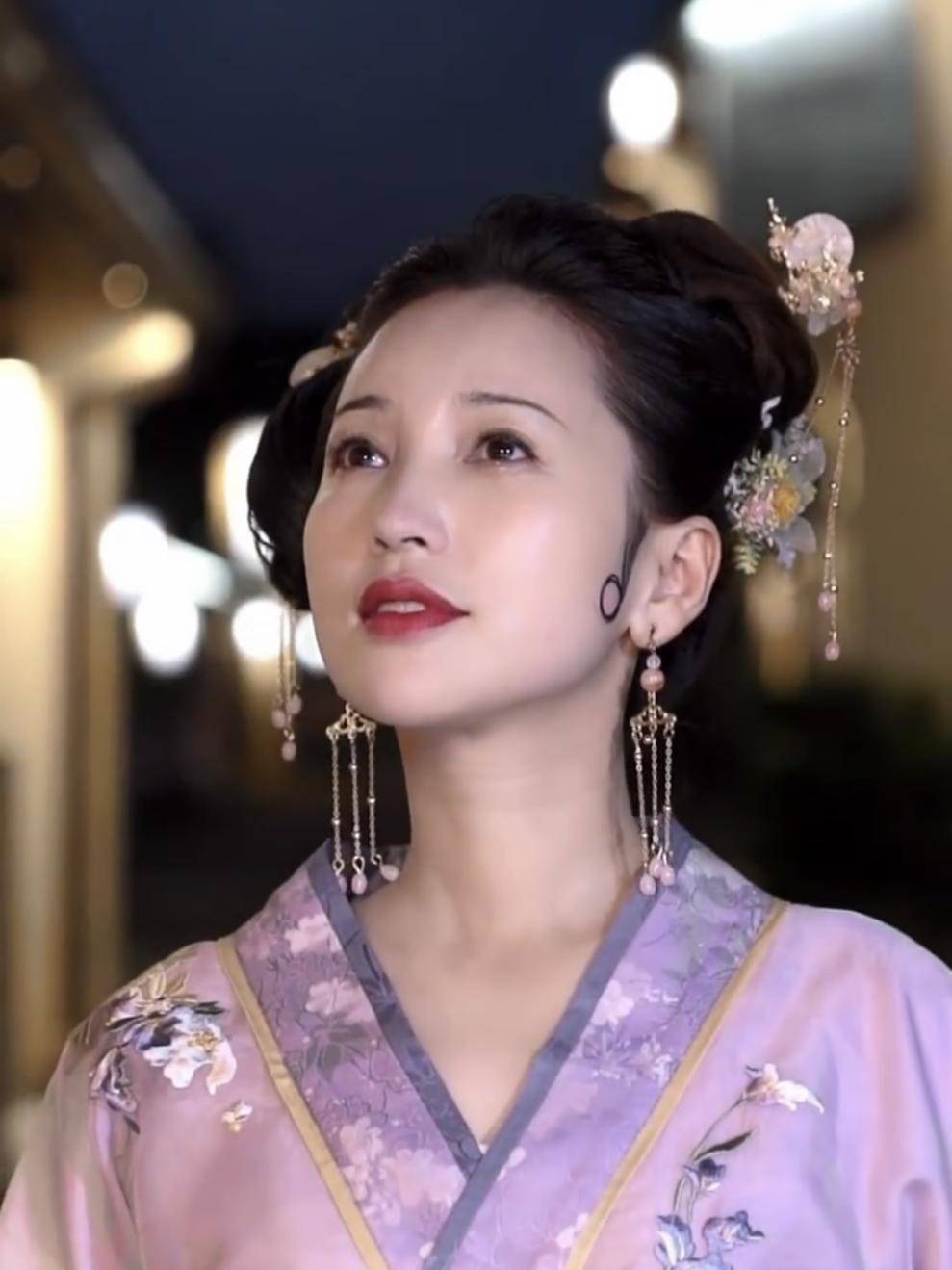 原创38岁金莎中秋节扮嫦娥古装扮相气质佳网友不演电视剧可惜了