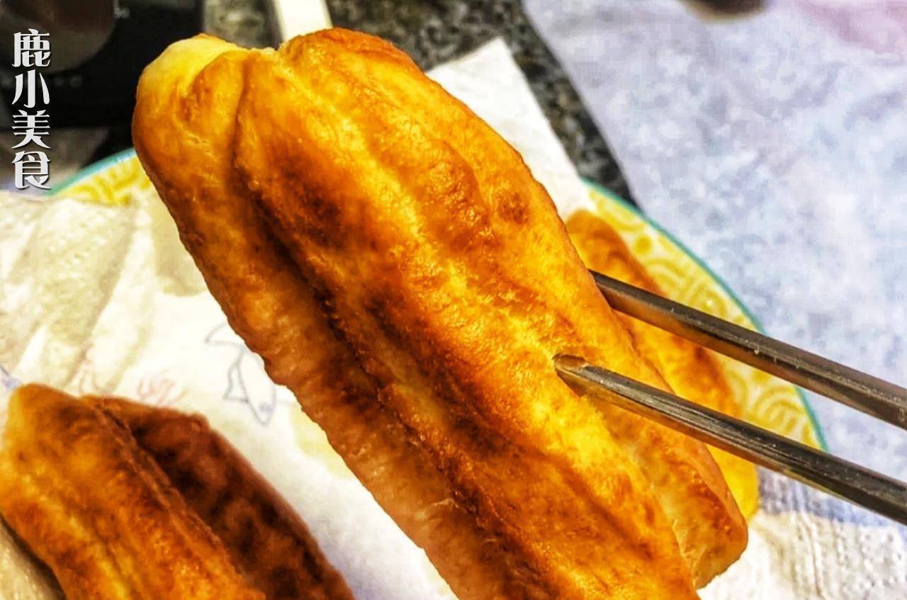 下锅|非常时期不能买早餐?教你做健康油条,香酥爽脆,配豆浆太解馋了