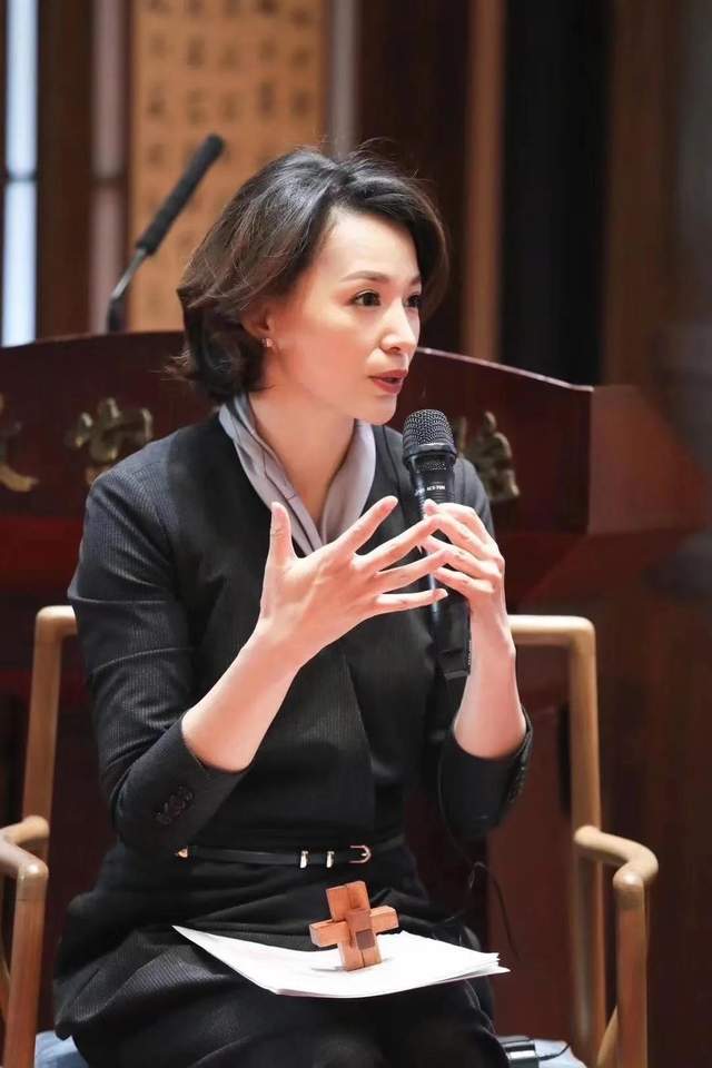 事故|直播事故中的主持人反应：冬阳慌乱，倪萍机智何炅暖心，董卿淡定