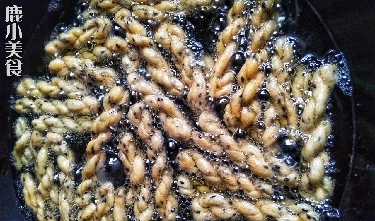 苏打粉|在家制作酥脆麻花,不放“苏打粉”也能酥脆美味,做法简单,贼香