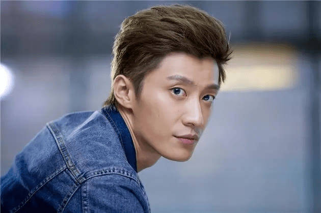 原创5位抑郁症离世的明星陈宝莲被亲妈逼着下海张国荣太惋惜