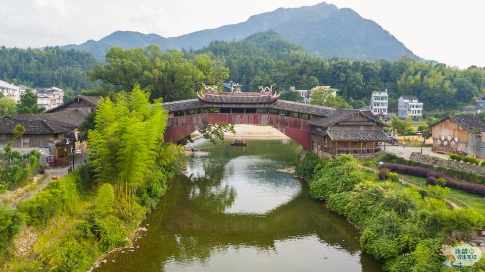 东方|因桥闻名的江南水乡，既有“东方威尼斯”，也有被赞“山中江南”