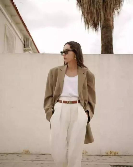 服装 春季挑西装却穿不出气质感？教你从面料、细节上下功夫，超实用