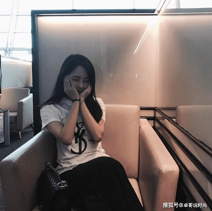 整体 韩国小姐姐时尚穿搭，优美又动人，网友：真是深藏不露