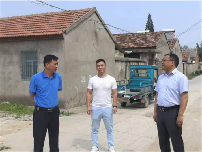 所到之处,毛周林都要反复强调,全县供销系统上下要始终把安全生产工作