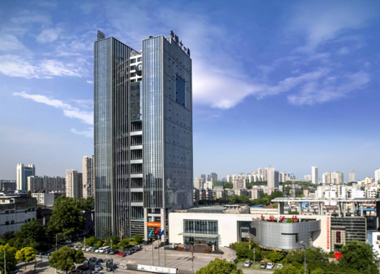 中铁十一局集团有限公司,2004年公司总部从鄂北的工业中心城市襄阳,迁