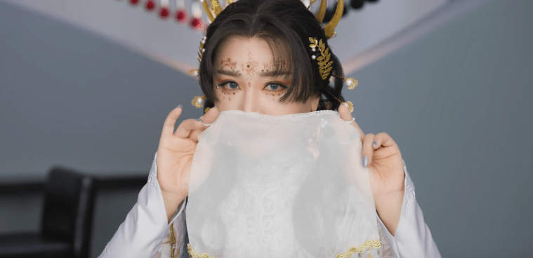 原创50岁玩cos会被骂毛戈平夫人演绎逆天化妆术20岁小伙直接看呆