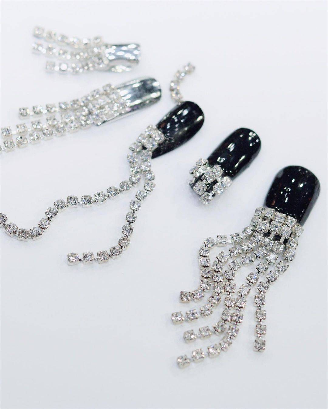 韩星|来看看韩星御用美甲师PARK EUN KYUNG为LISA设计的美甲