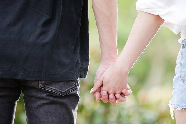 怎么做才会让感情长长久久 e8dab45084e14126bc9145aa4167b699.jpeg