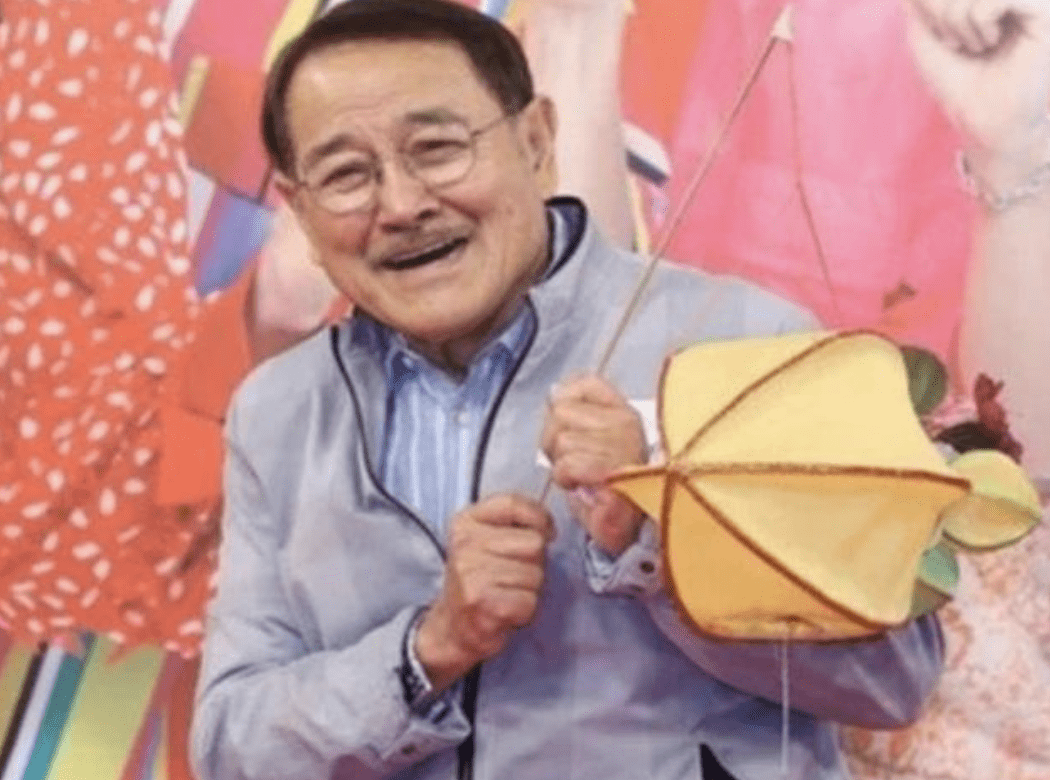 因为|杨幂三里屯逛街再被偶遇，露小蛮腰秀长腿，配合拍照毫无明星架子