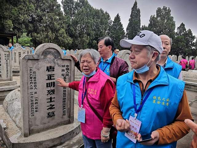 重走襄渝线之二烈士陵园悼念英灵