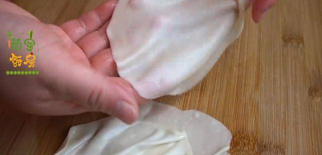 做法|天凉了,试试这道早餐,简单易做,一折一叠4分钟就做好