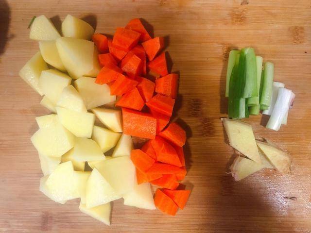 如何切哈密瓜又快又好 0b3e8534195b48afad0d839806cf19cb.jpeg