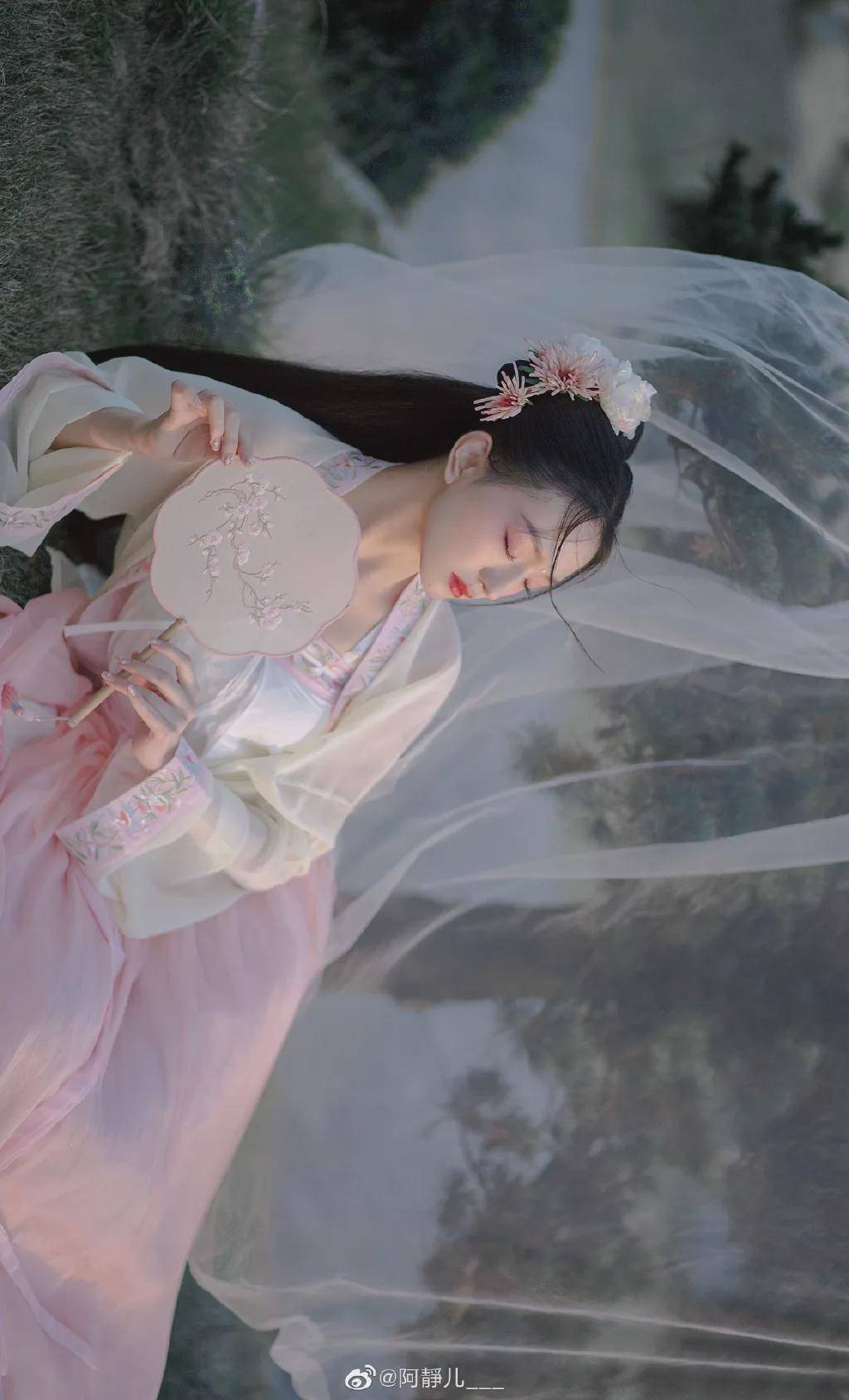 仙女 汉服小仙女:更那堪,冷清秋
