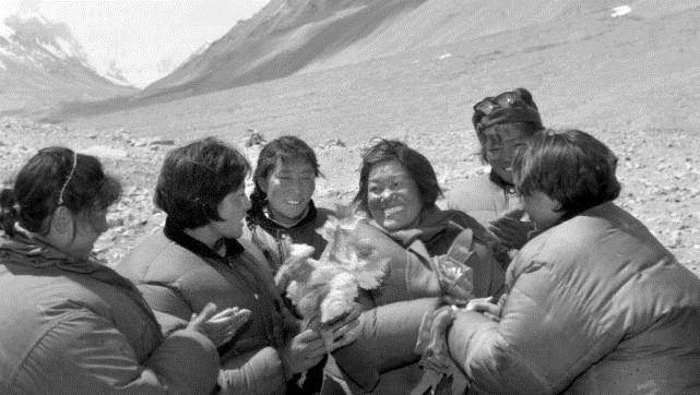 从珠峰之巅，到奥运赛场，带你回顾体育史中的西藏和平解放70年