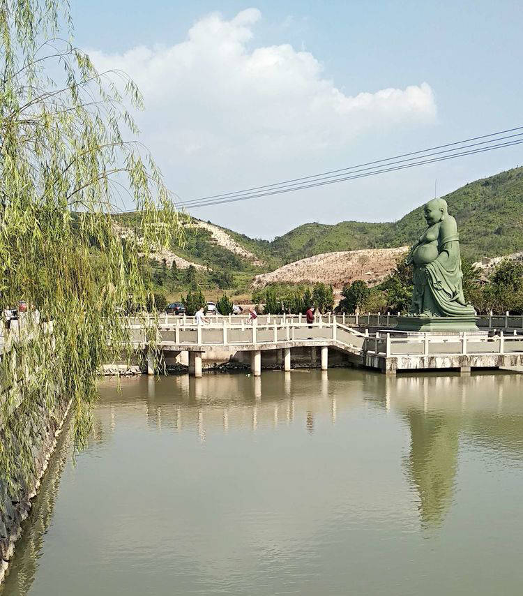 青石石雕弥勒菩萨佛像现身福鼎青莲寺