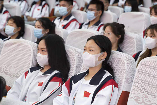 西安思源学校举行2021新生开学典礼,校长周延波致语新生