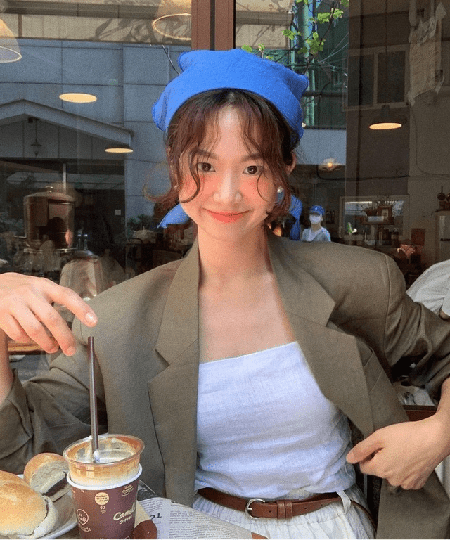 饱和度 不是所有蓝色都叫克莱因蓝!高饱和度却不显黑,难怪得到潮人喜爱?