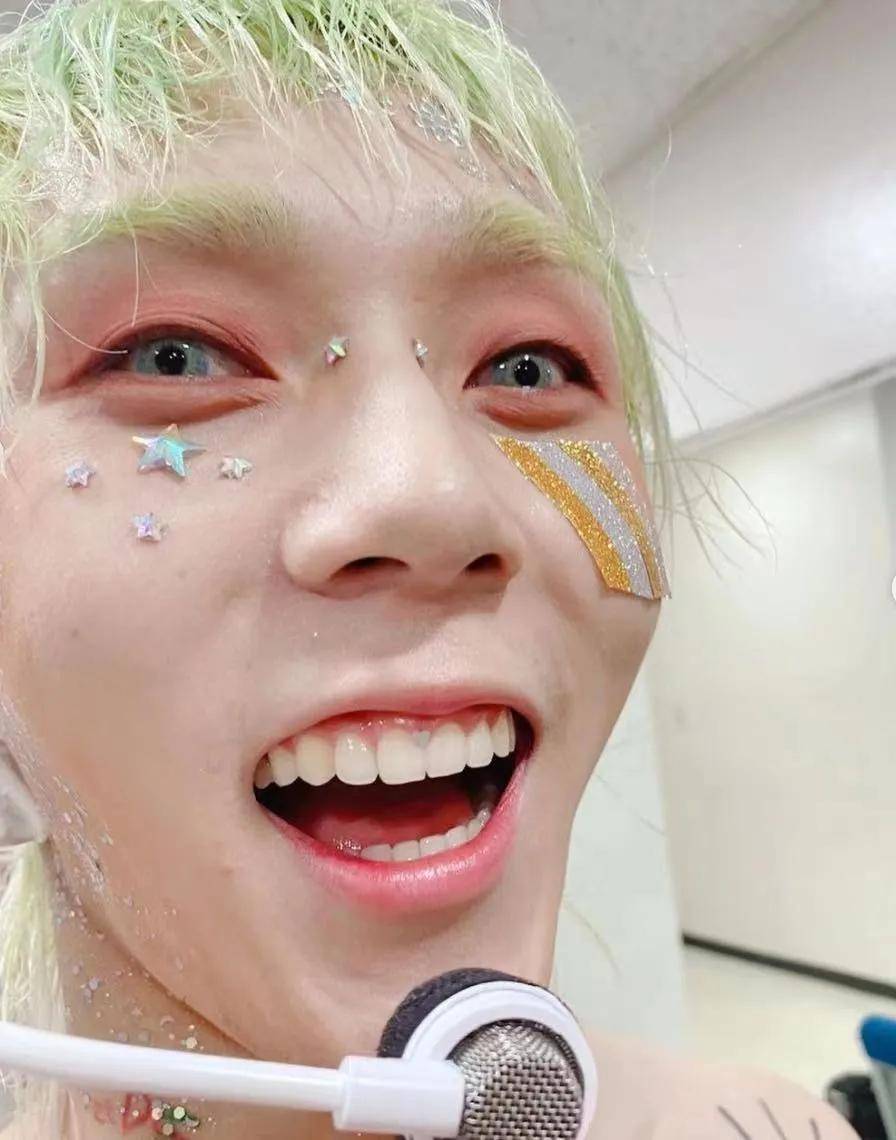 lisa金晓钟造型太离谱，lisa被嘲发际线堪忧？