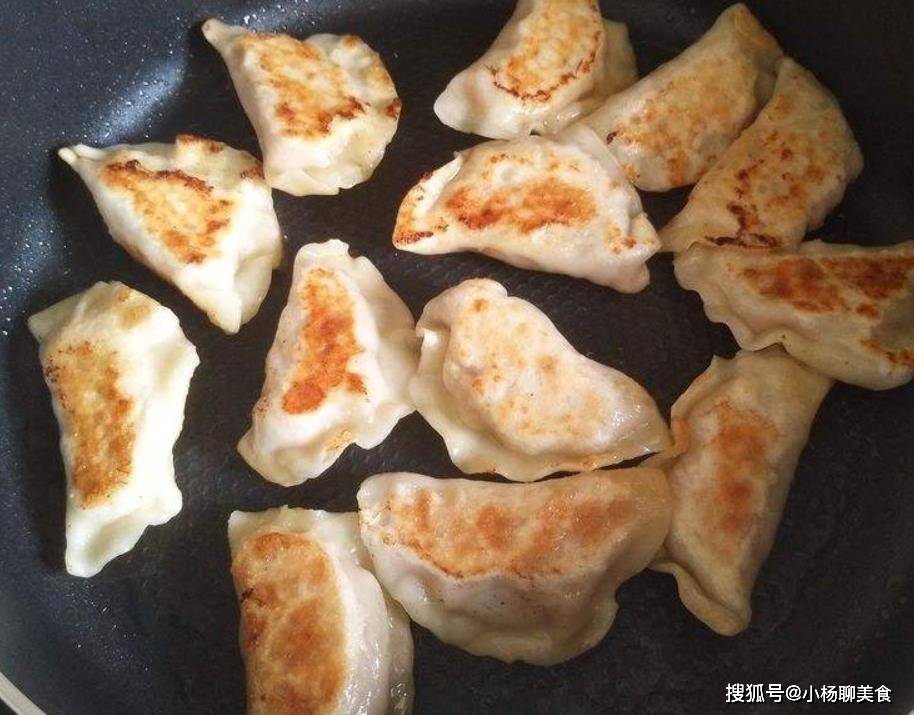 因为|我家早餐常吃它,外焦里嫩鲜香味美,10分钟上桌,比馅饼油条好吃