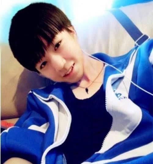 斯文 王俊凯穿过很多款校服,他穿蓝白校服可爱吗?