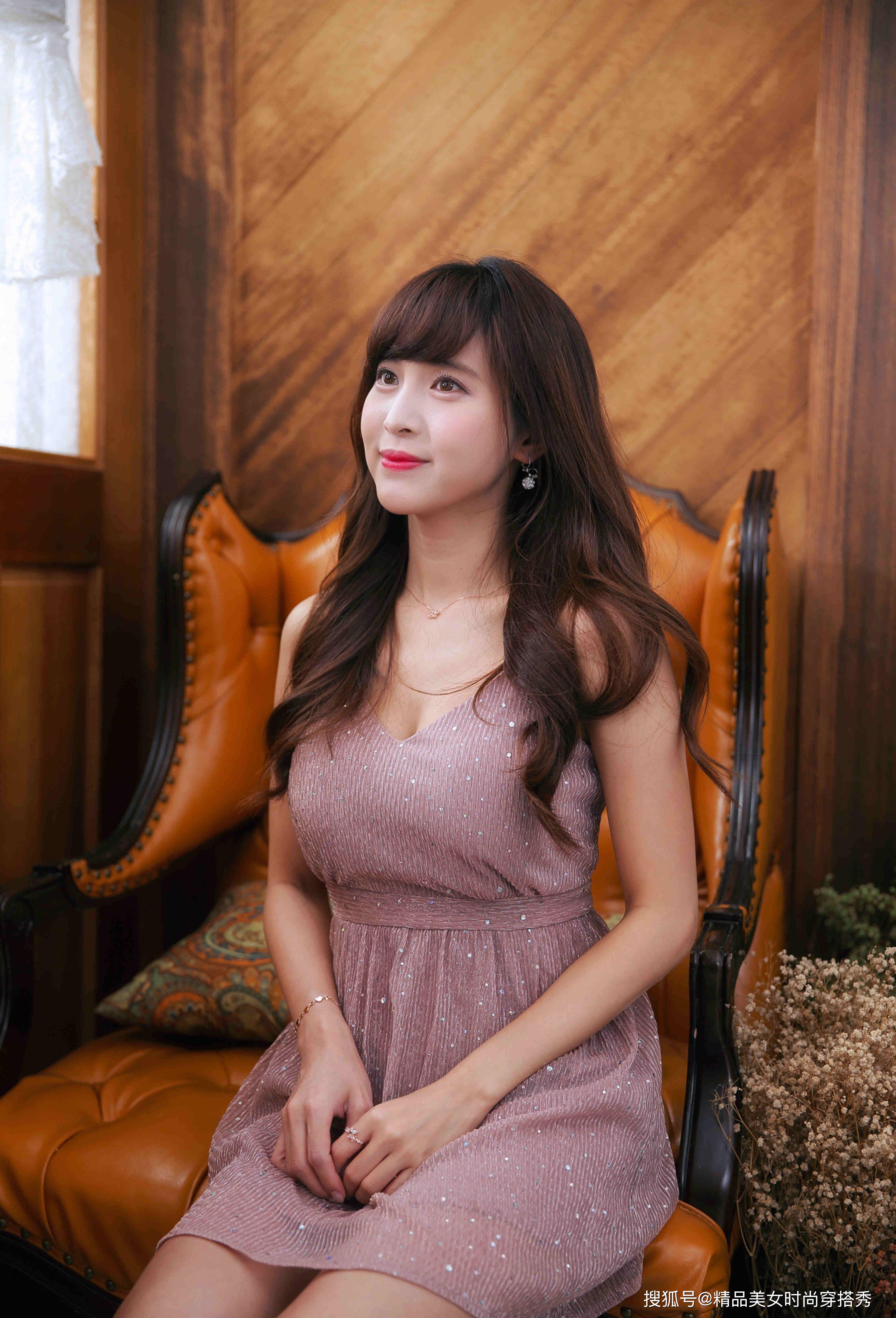 风琴 小情侣约会穿搭，暗紫色吊带裙，甜美又优雅范十足