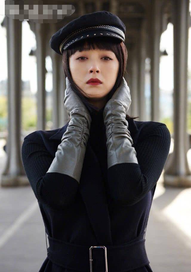 何有强蒋欣穿同套羽绒服套装，只是换错发型，网友：少女秒变土气大妈