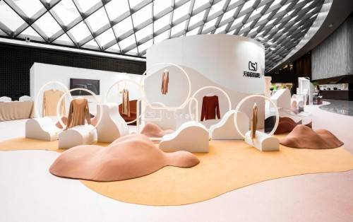 官宣 UbrasX天猫超级品牌日,携手刘雯演绎新舒适关系