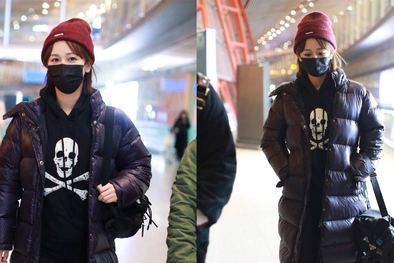 黑色 杨紫现身机场，再穿羽绒服配卫衣，要温度不要风度？