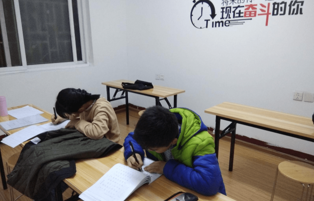 成本|多地幼儿园现状,从门庭若市到门可罗雀,终于理解为何鼓励三胎了