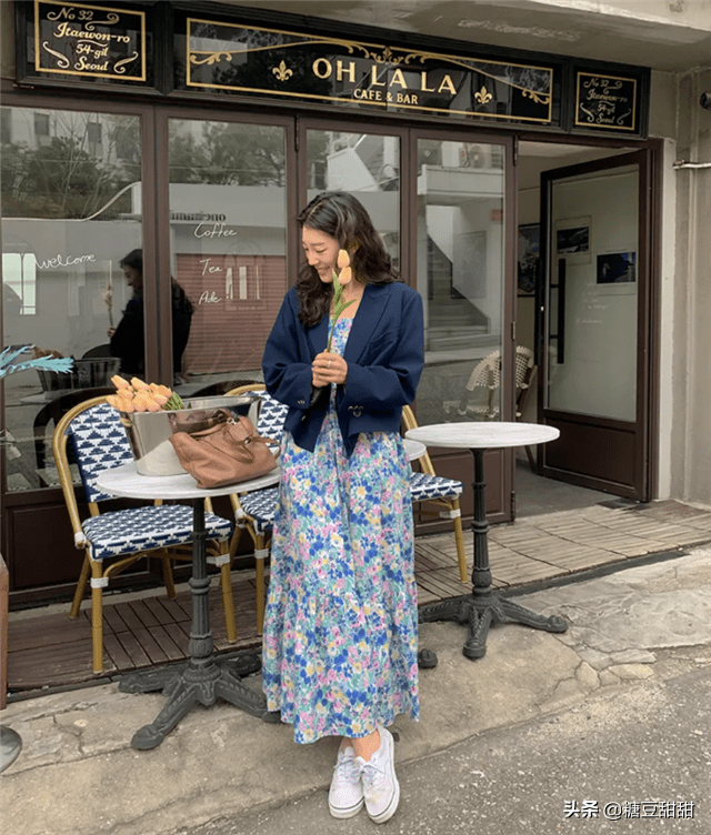 丝绸 “连衣裙”又俗又烂大街了?看看下面时髦精这样来穿,气质又高级