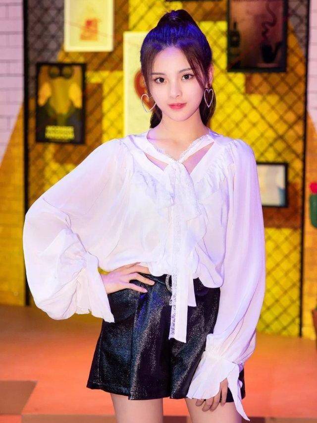 头发 除了一张天真脸,杨超越的穿搭更是直男斩!你单身不是没有理由的